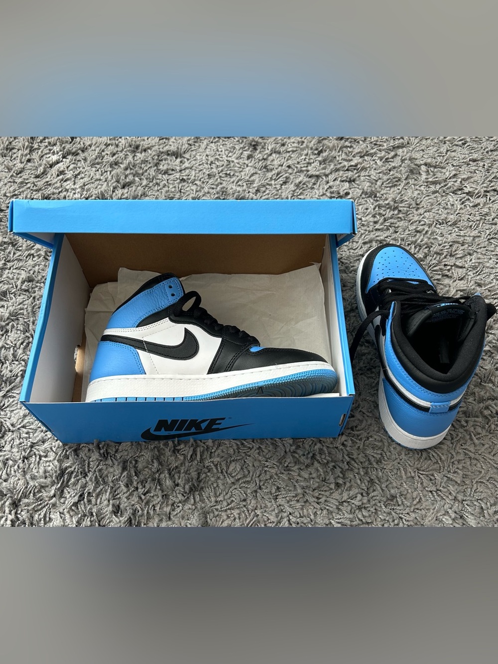 Nike Woman’s Air Jordan 1 Mid - White/Black/University Blue